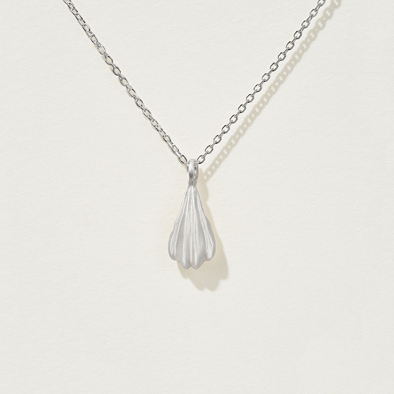 valuri necklace
