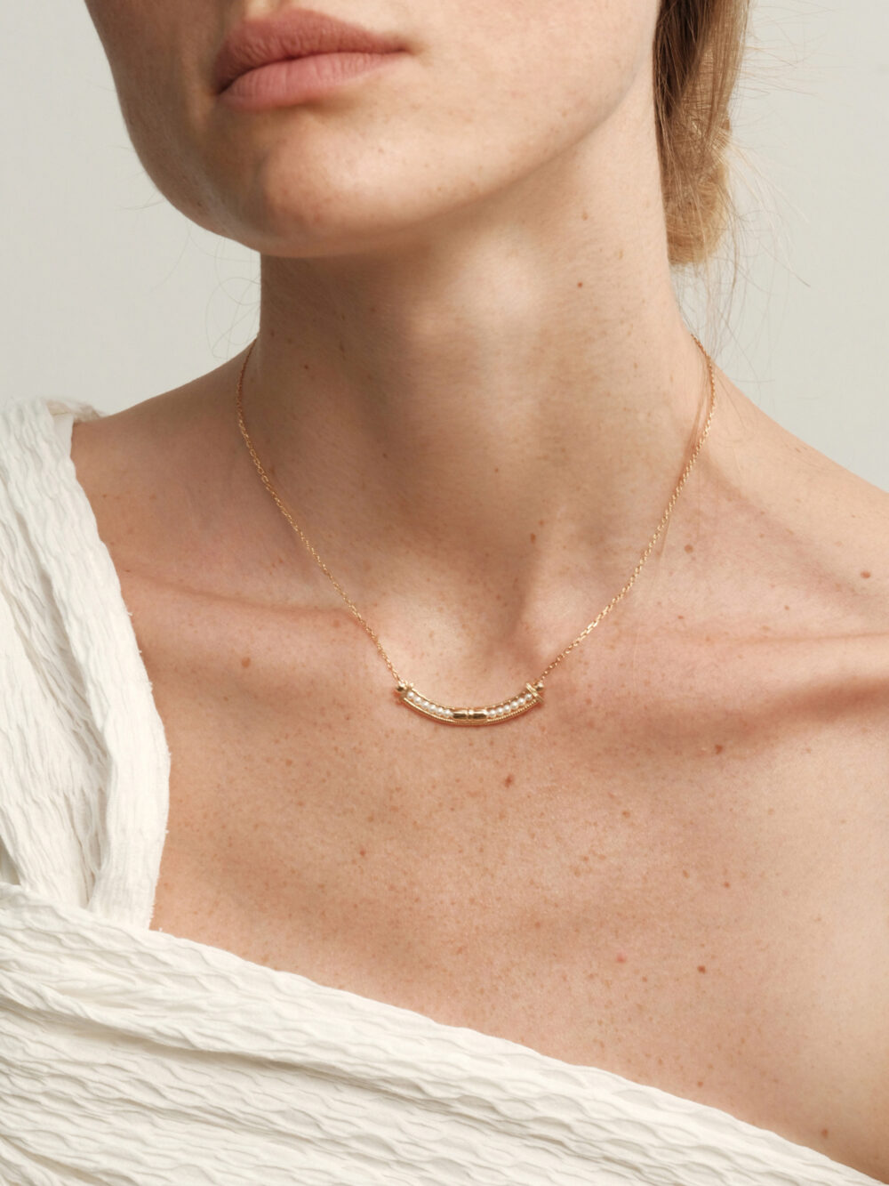 angel’s smile pearl arc necklace